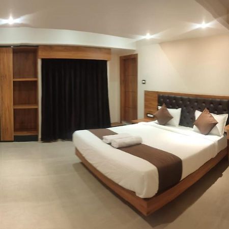Aditya Inn Guwahati Exteriör bild
