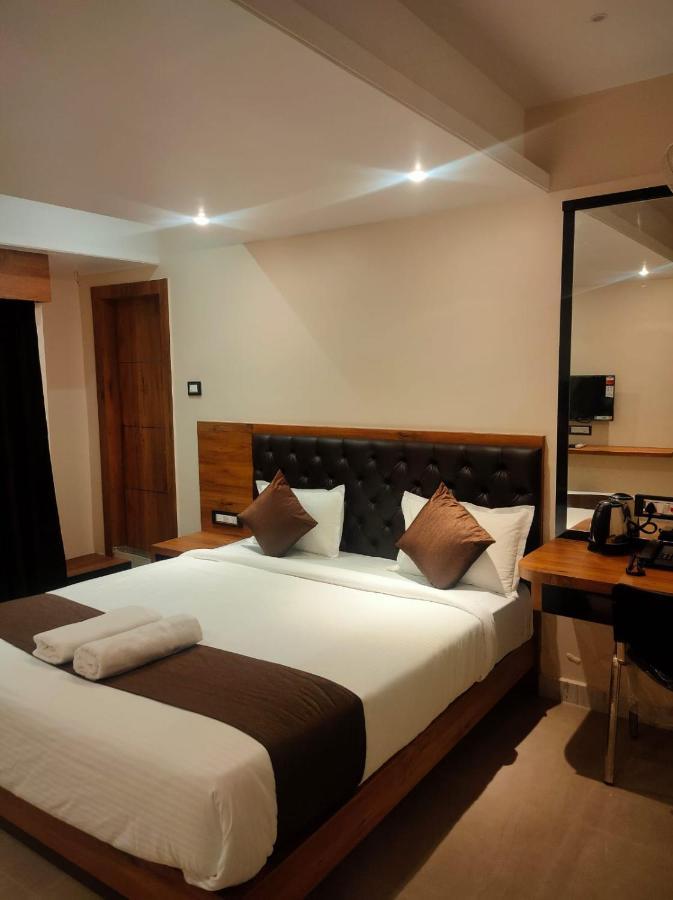 Aditya Inn Guwahati Exteriör bild